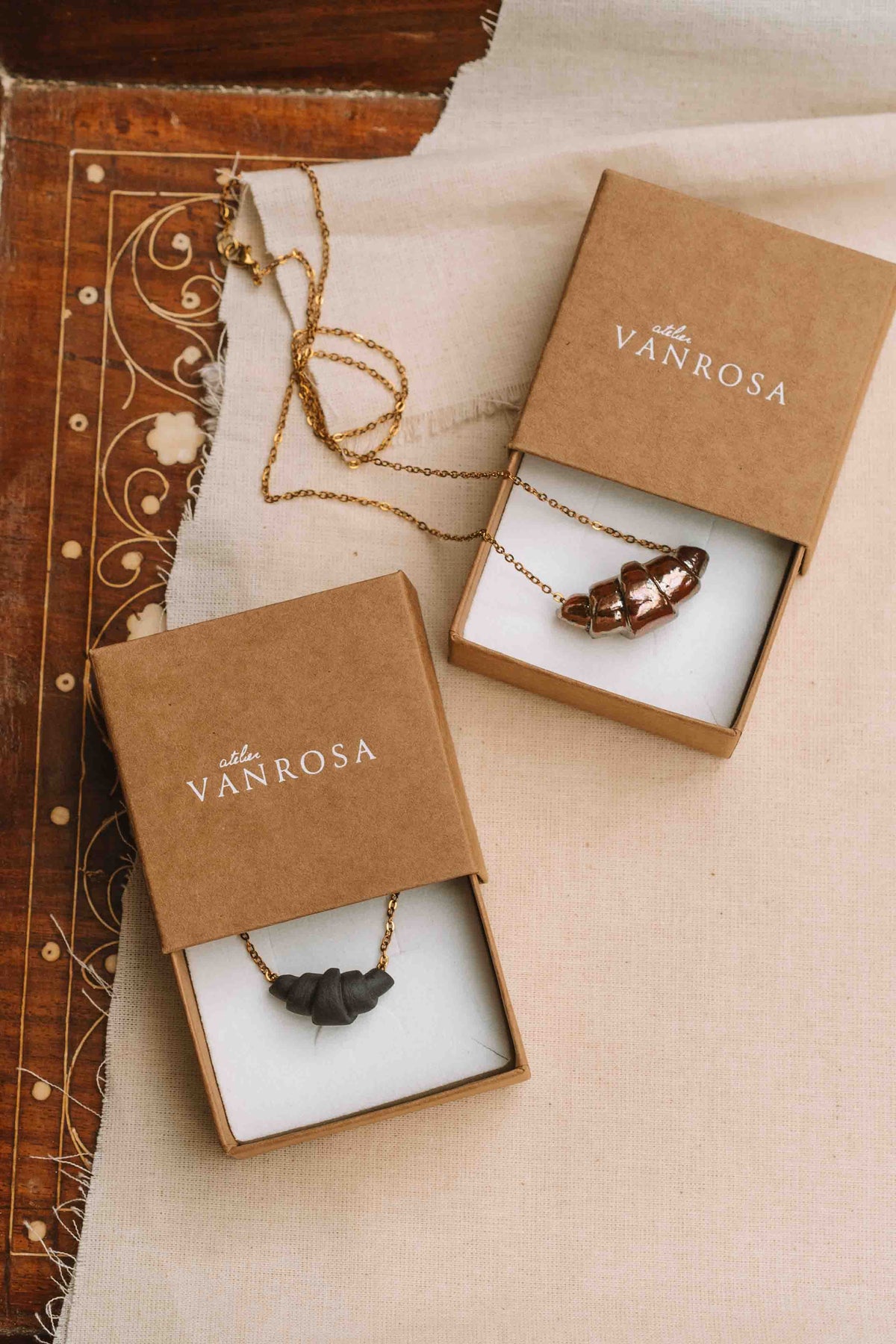 Croissant ketting oil