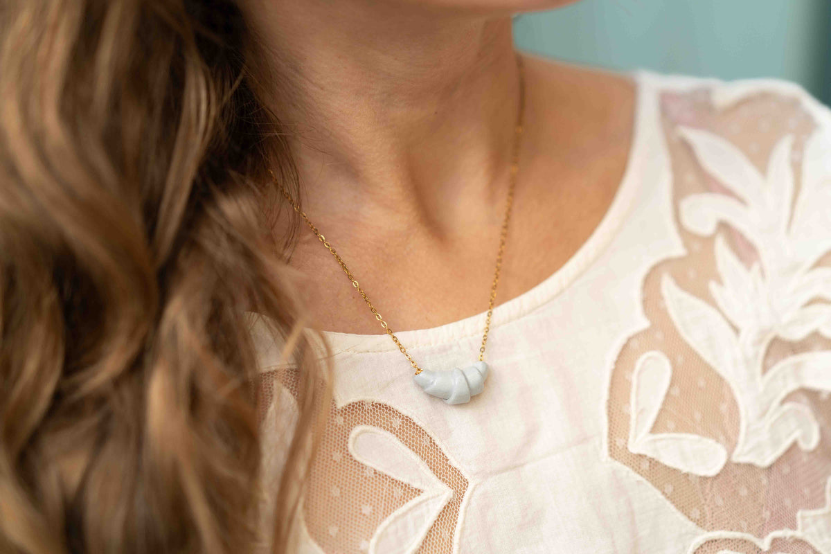 Croissant necklace blue